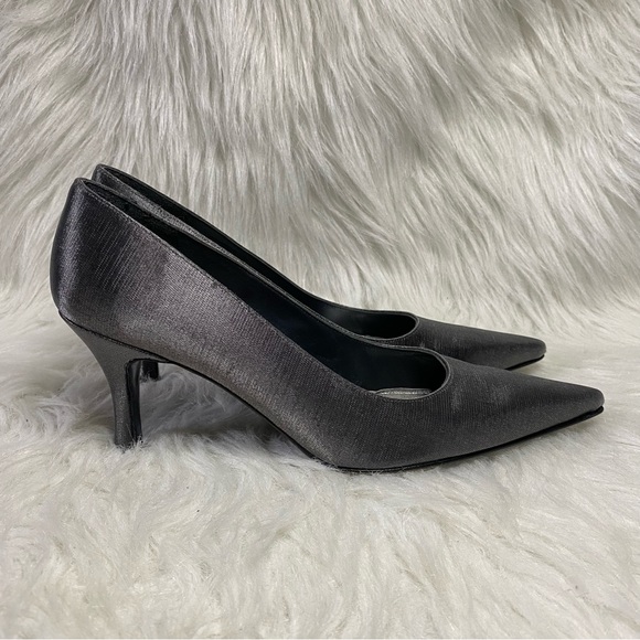 Stuart Weizmann Silver Pointed Toe Heels Size 7 M - Picture 2 of 10